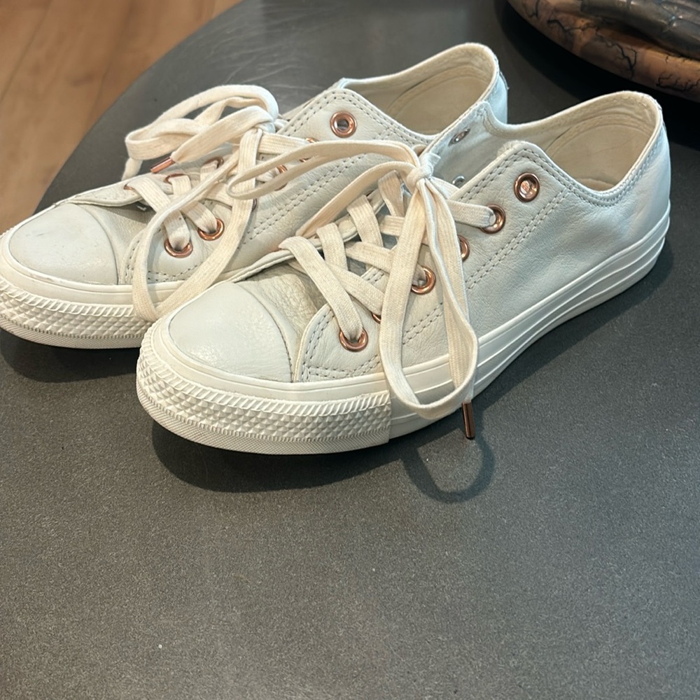 Cream color leather low top converse